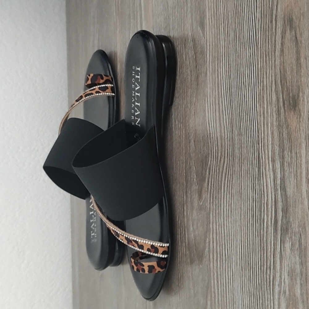 Italian Shoemakers Black and Leopard Sandals - Picture 3 of 13